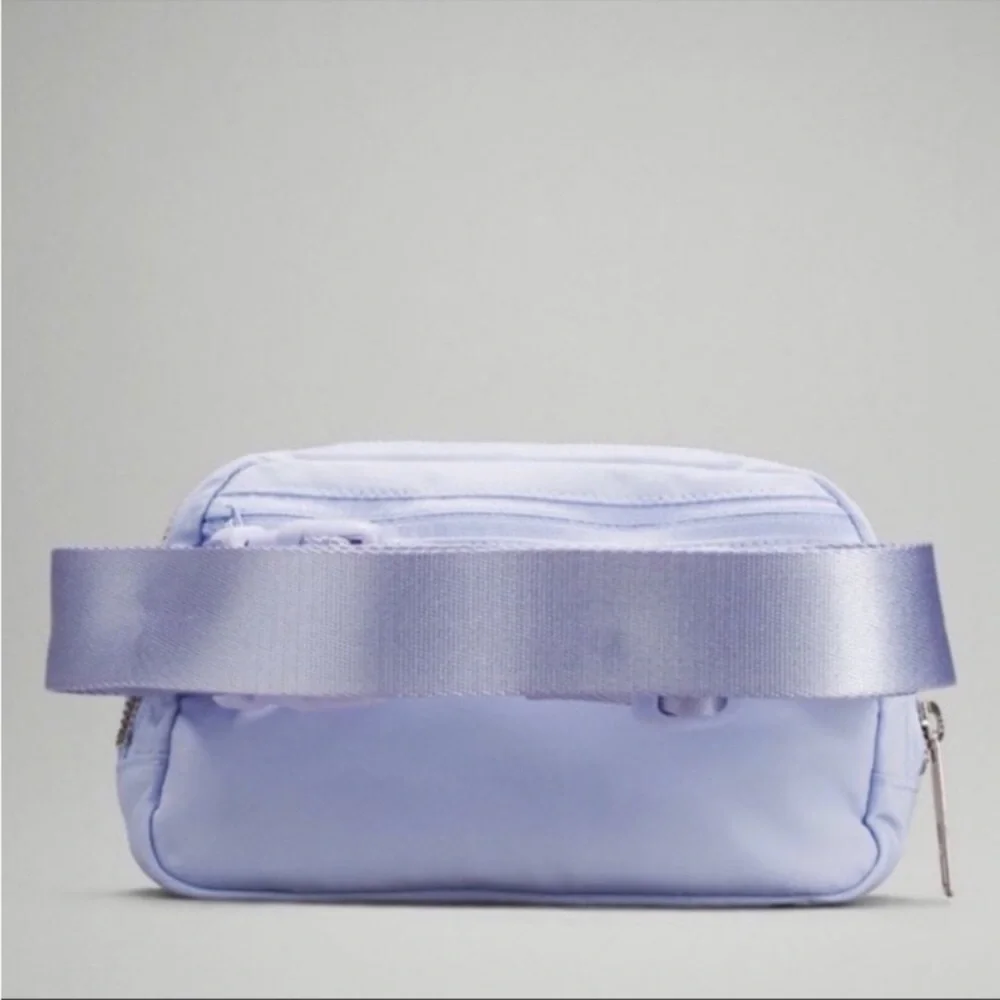 Lululemon Everywhere Belt Bag Lavender 1L —#039 - Picture 4 of 6